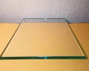 Стеклянная полка из прозрачного стекла